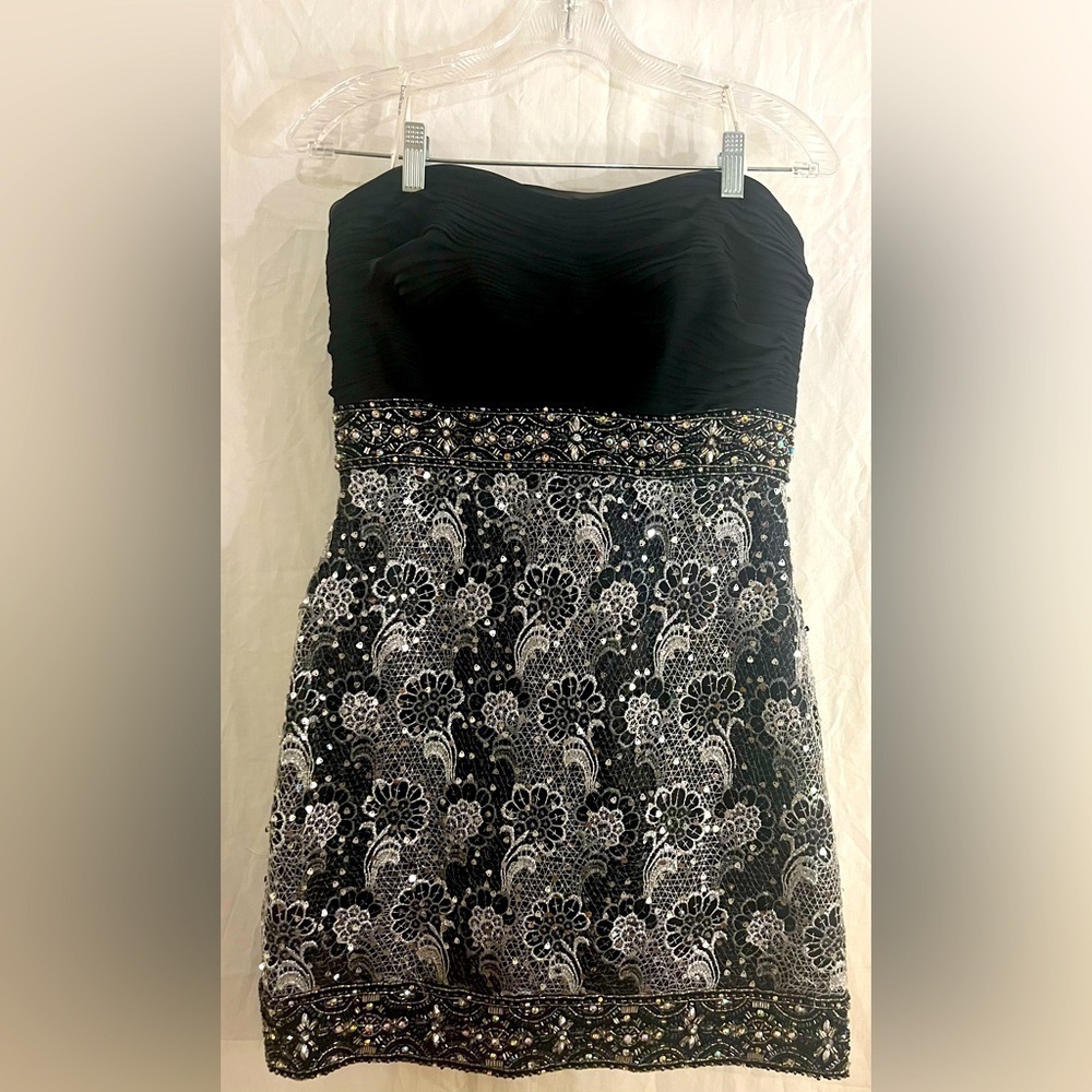 Tony Bowls Strapless Short Black with Silver Sequin Short Dress. Size 12.
